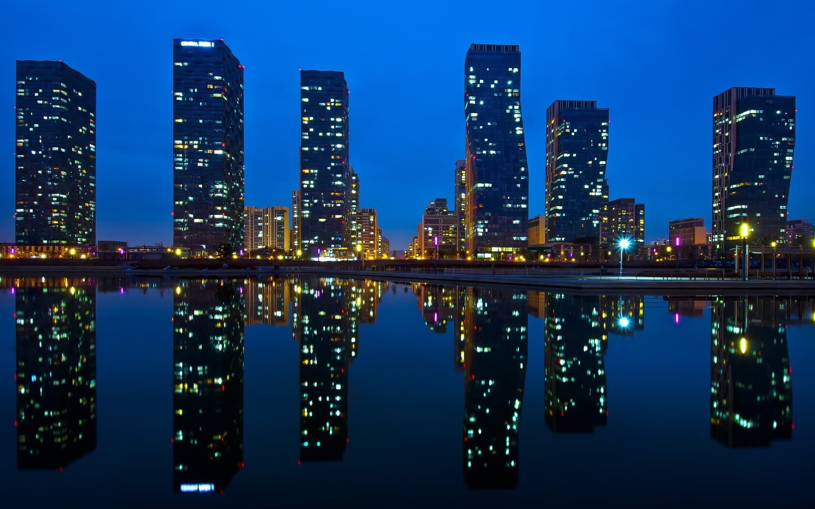 乐鱼体育平台-C罗赛后签名送给残障球迷感动现场,c罗签名的足球值多少钱