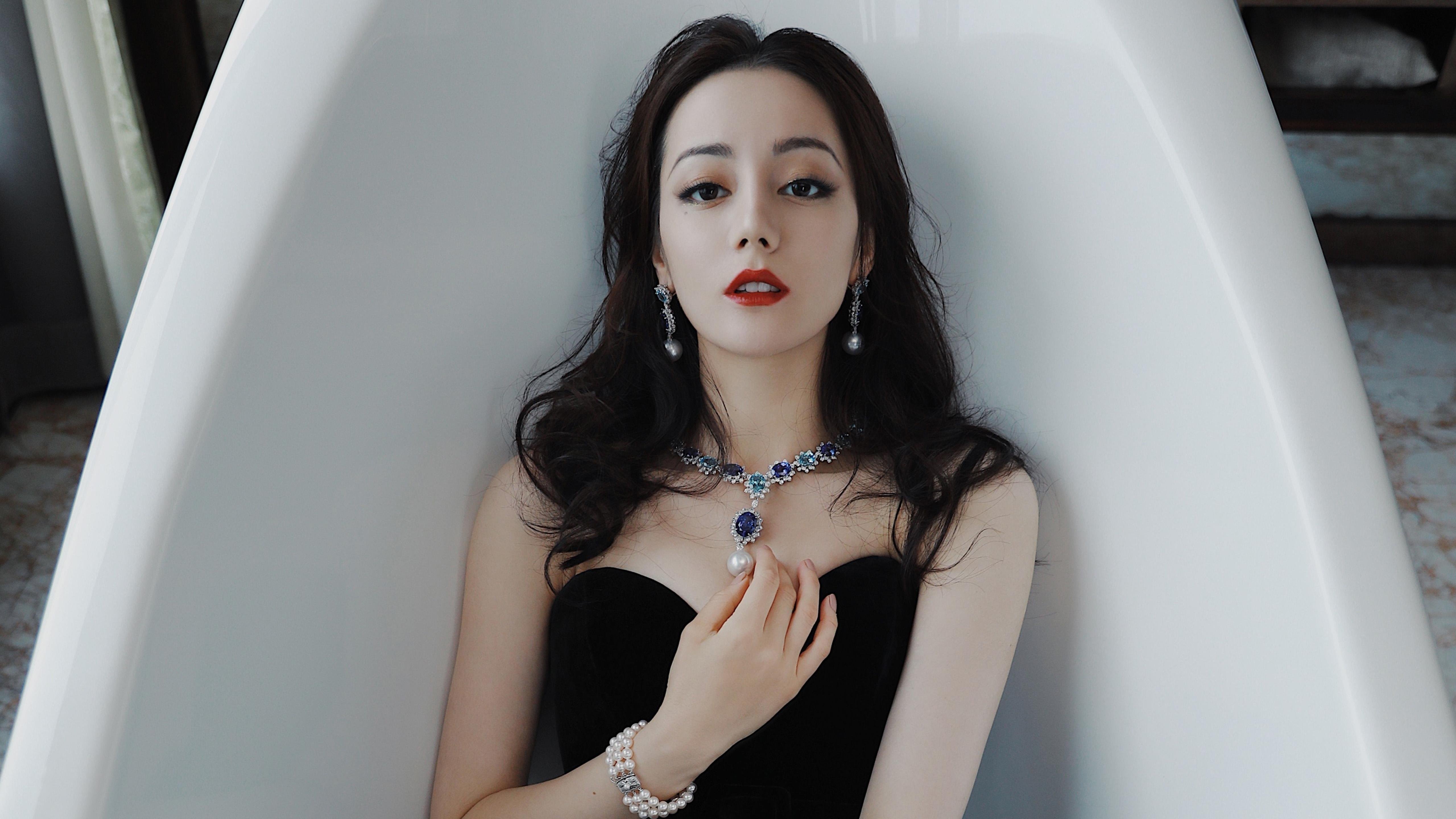 乐鱼官网-世界杯激情狂热：精彩瞬间不断涌现！，世界杯亲吻