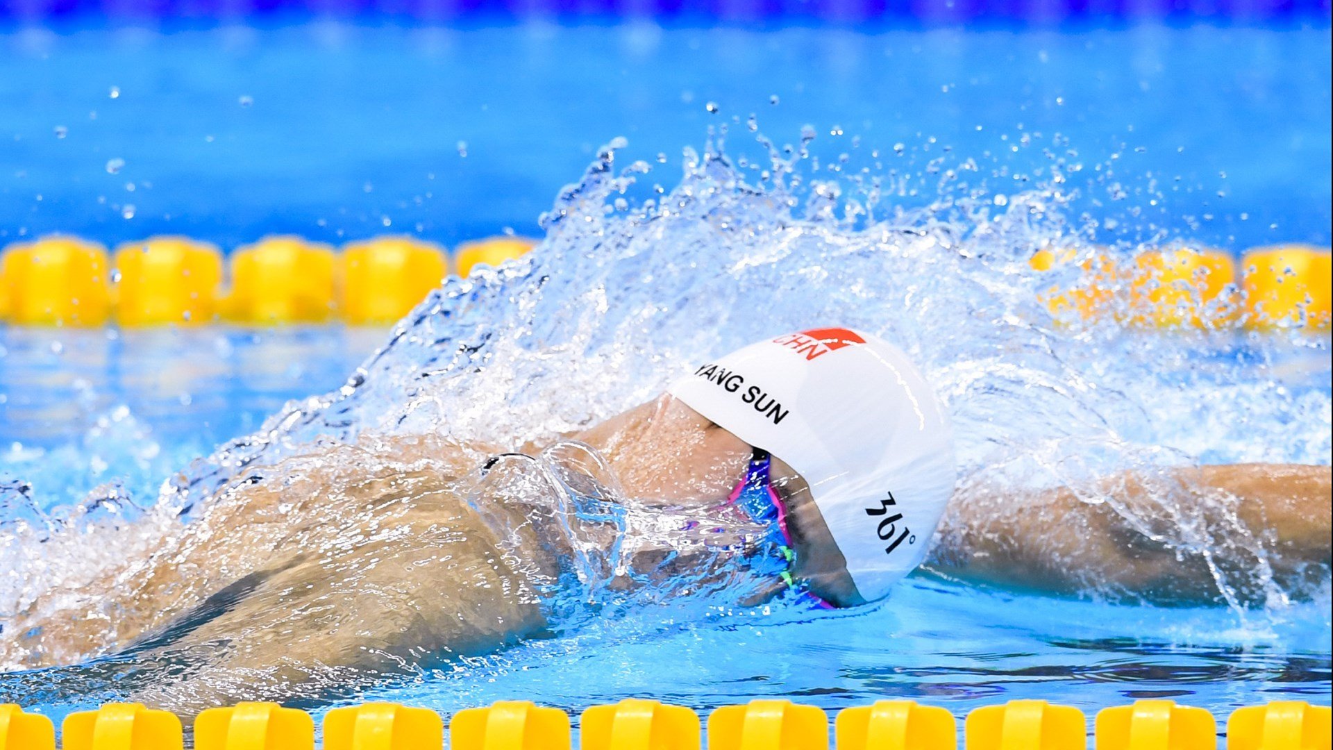 冠军争夺战:积分榜领头羊遭遇连败,争冠形势突变,冠军争霸赛是什么意思